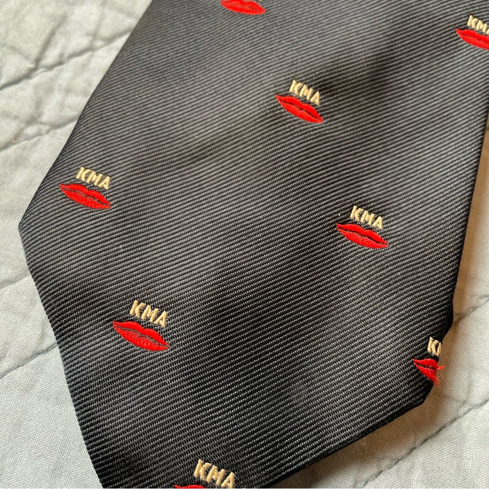 VTG Chipp NY Lips KMA Kiss My A** Black and Red Men's Tie RARE